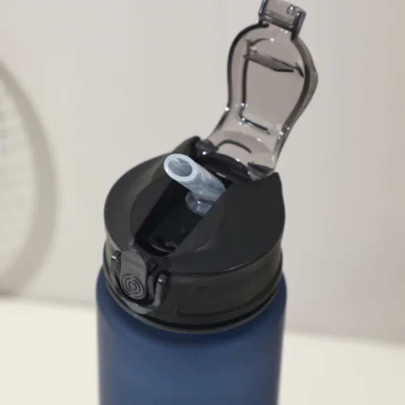 Gourde de sport en plastique sans BPA 750 ml à paille