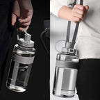 Gourde de sport en plastique sans BPA 600 ml à 2 L à paille