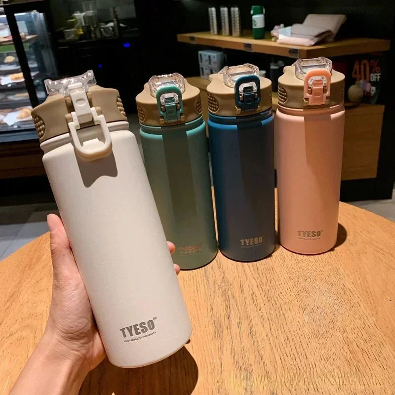 Gourde de sport en inox 600 ml à 750 ml à paille
