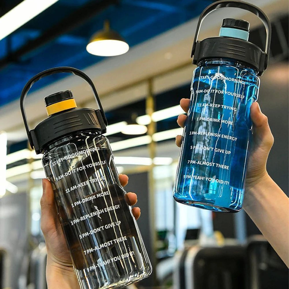 Gourde de sport en plastique sans BPA 1,5 L à 3 L à paille à cordelette