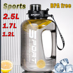 Gourde de sport en plastique sans BPA 1,2 L à 2,5 L à paille