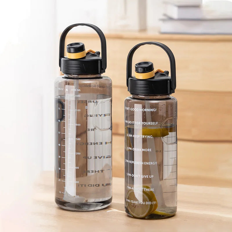 Gourde de sport en plastique sans BPA 1,5 L à 3 L à paille graduée
